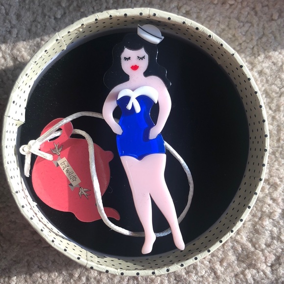 Erstwilder Jewelry - Erstwilder she sells sea shells brooch